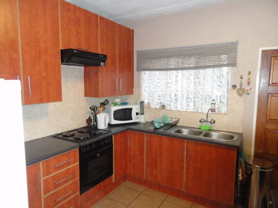 To Let 2 Bedroom Property for Rent in Baillie Park North West